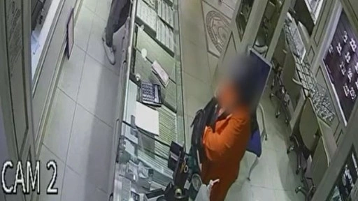 Komşusunun evinden çaldığı altınları kuyumcuda sattı