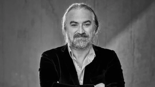 Konser amacıyla KKTC'de bulunan sanatçı Volkan Konak rahatsızlanarak hayatını kaybetti
