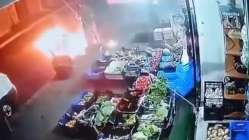 Küçükçekmece'de markete molotoflu saldırı