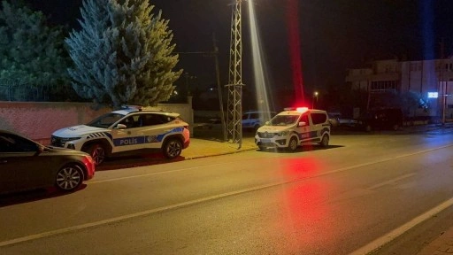 Kuzenini taciz ettiği öne sürülen kişiyi, polis merkezinde bıçaklayarak öldürdü