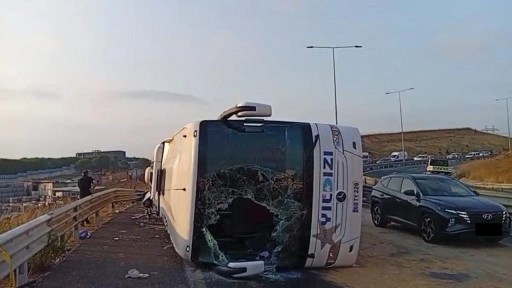Kuzey Marmara Otoyolu'nda yolcu otobüsü devrildi