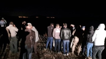 Lastik botla Van Gölü'ne açılan 4 kişiden haber alınamıyor