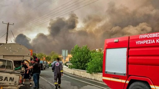Limasol'daki yangının dumanları Lübnan kıyılarına kadar ulaştı&#8230; Kundaklama iddiaları var