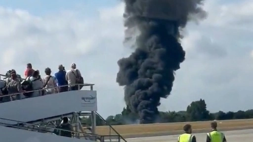 Londra'da küçük uçak düştü