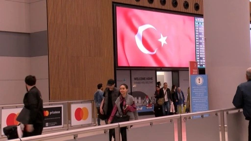 Malta açıklarında saldırıya uğrayan gemideki 5 mürettebat Türkiye'ye döndü