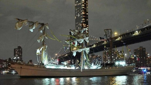 Meksika donanma gemisi Brooklyn Köprüsü'ne çarptı: 2 ölü, 19 yaralı