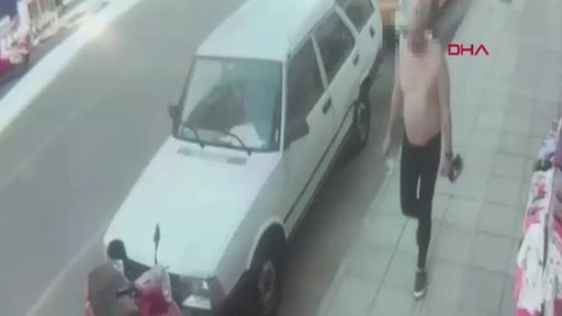 Mersin'de sokakta çıplak dolaşan Rus, gözaltına alındı