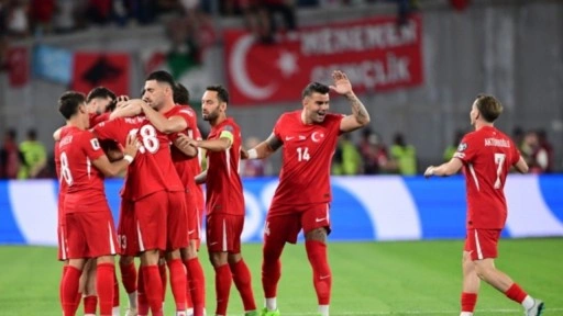 Milli Takım 10 kişiyle 3 puanı kaptı!