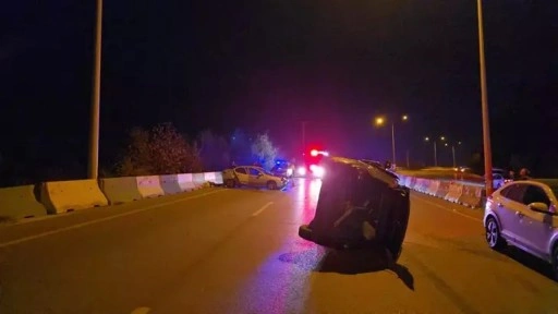 Mudanya'da kontrolden çıkan otomobil yan yattı: 1 yaralı