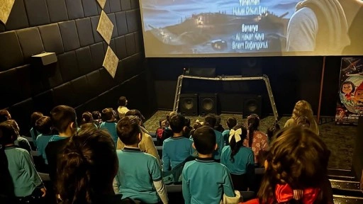 'Mustafa Kemal' filmi İstiklal Marşı sahnesiyle duygulandırıyor