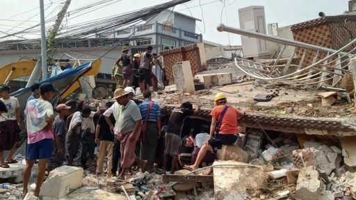 Myanmar'daki depremlerin ardından artçı sarsıntılar sürüyor