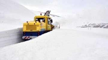 Nemrut Dağı'nda 6 metre karla mücadele