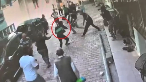 Park kavgasında birbirlerine kaldırım taşıyla vurdular