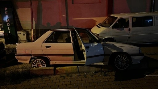 Polisten kaçan alkollü sürücü, kaza yapınca yakalandı