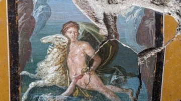 Pompeii’de 2000 yıllık renkleri çok az zarar görmüş duvar resmi bulundu