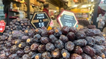 Ramazan sofralarının vazgeçilmezi hurmanın fiyatı uçtu! Mısır çarşısında taneyle satılıyor