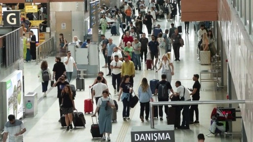 Sabiha Gökçen Havalimanı'nda bayram yoğunluğu; 815 uçuş gerçekleştirilecek