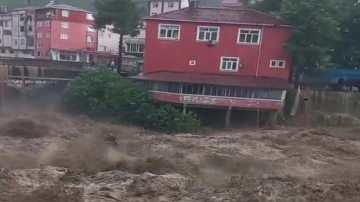 Sağanak sonrası sel suları can aldı