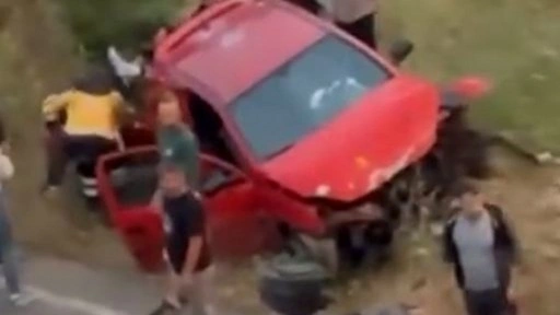 Samsun’da iki otomobil kafa kafaya çarpıştı! 5 yaralı