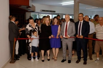 Sibel Tatar, Lefkoşa Anadolu Güzel Sanatlar Lisesi’nin düzenlediği serginin açılışını yaptı