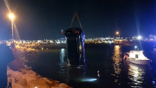 Silivri'de otomobil denize düştü; içindeki kişi son anda kurtuldu