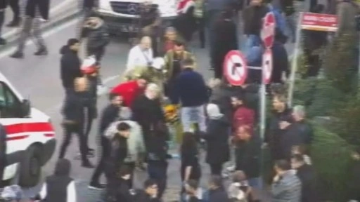 Şişli'de otomobil yayaları ezdi ge&ccedil;ti! &Ouml;l&uuml; ve yaralılar var