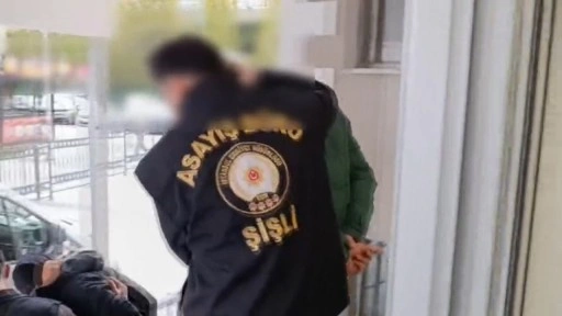 Şişli’de trafikte yol verme kavgasında 2 kişiyi bıçaklayan şüpheli tutuklandı