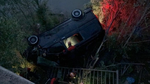 Sivas'ta minibüs nehir yatağına düştü: 4 yaralı
