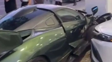 Şova Kalkan Biri, Milyon Dolarlık McLaren Senna'yı Pert Etti