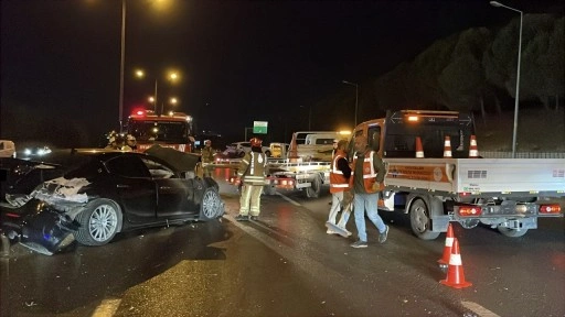 Sultangazi'de otomobile çarpan sürücü kaçtı; yaralı hastaneye kaldırıldı