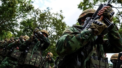 Tayland-Kamboçya sınırında çatışmalar sürüyor: 100 bin sivil tahliye edildi