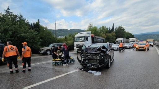 TEM’de 10 araç zincirleme kazaya karıştı! 10 yaralı
