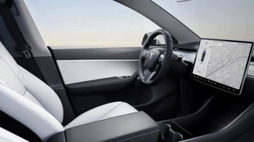 Tesla, Kendi Sesli Asistanı Üzerinde Çalışıyor