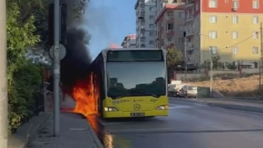 Ümraniye'de İETT otobüsü alev alev yandı; yolcular tahliye edildi!