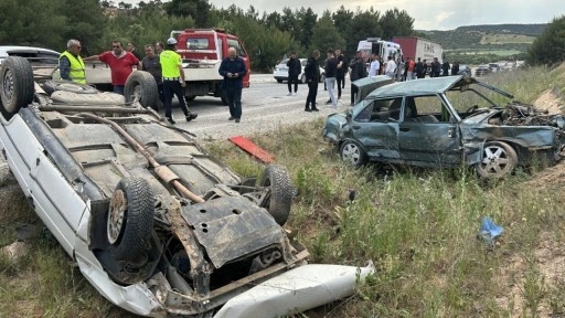 Uşak’ta 2 otomobil çarpıştı! 7 yaralı
