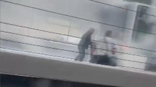 Zeytinburnu'nda yanan metrobüs söndürüldü